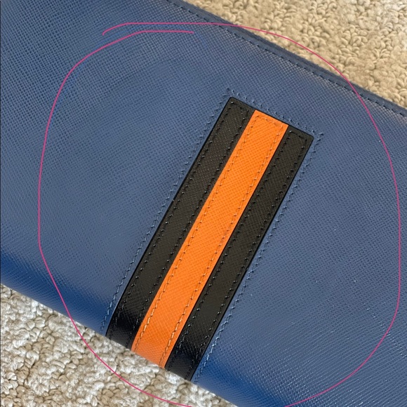 Prada Wallet also holds a passport! - Picture 2 of 14